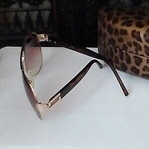 Womens Guess sunglasses